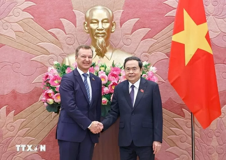 NA Chairman Tran Thanh Man receives First Deputy Speaker of Federation Council of Russia's Federal Assembly A. V. Yatskin