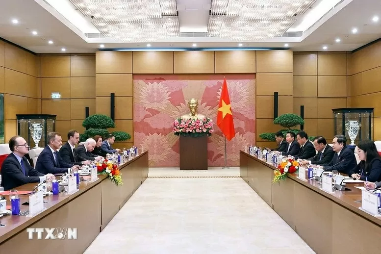 NA Chairman Tran Thanh Man receives First Deputy Speaker of Federation Council of Russia's Federal Assembly A. V. Yatskin