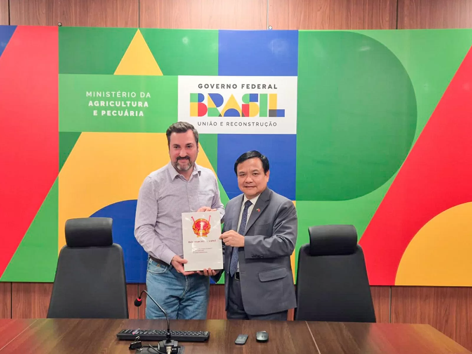 Ambassador Bui Van Nghi: How to conquer the demanding, multi-layered market in South America Ambassador Bui Van Nghi: How to conquer the demanding, multi-layered market in South America