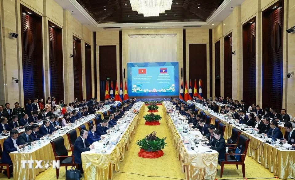 Vietnam, Laos Prime Ministers co-chair the 48th meeting of the Vietnam-Laos Intergovernmental Committee in Vientiane