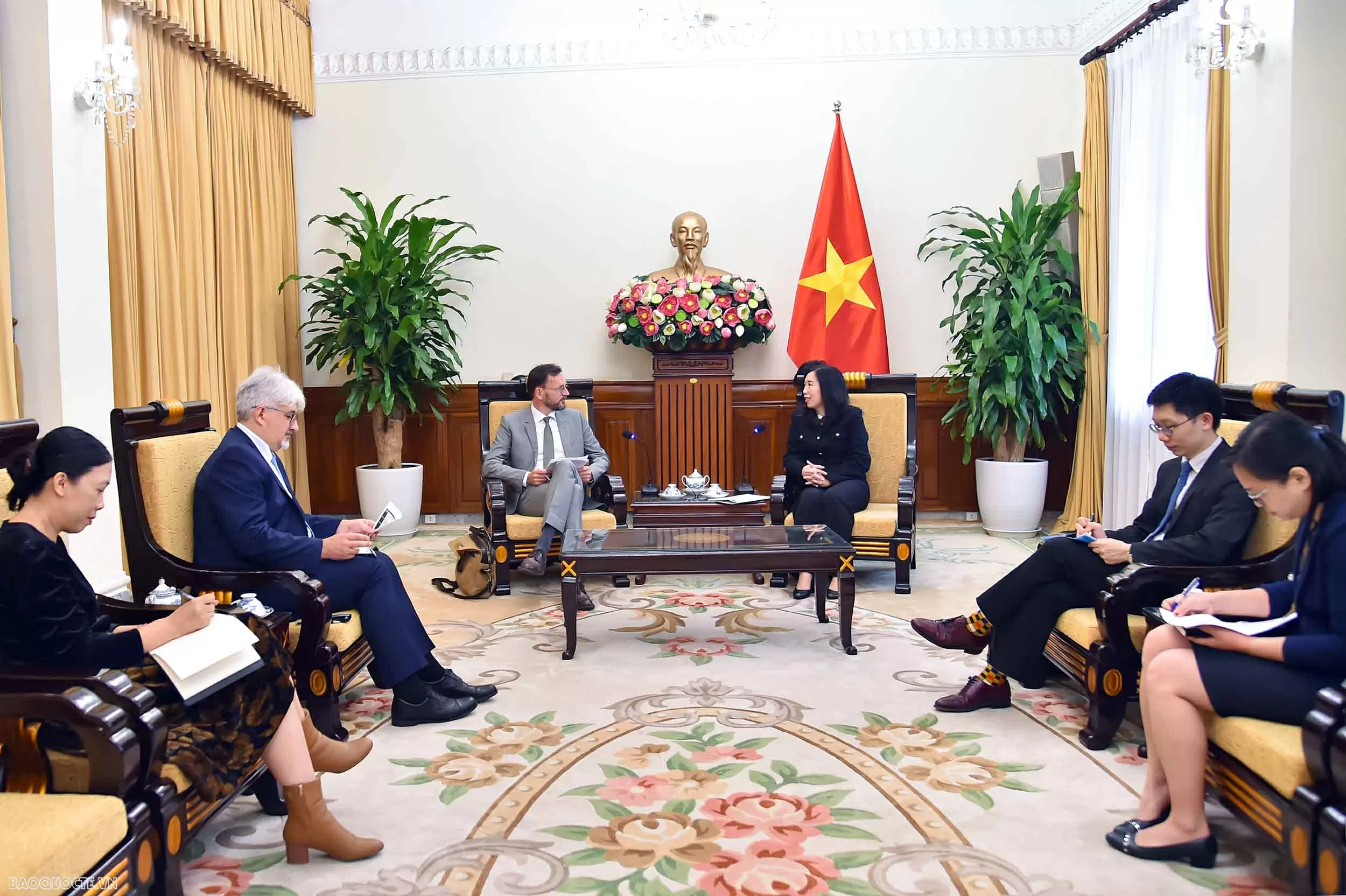 Deputy FM Le Thi Thu Hang welcomes Director of the French Development Agency (AFD) Deputy FM Le Thi Thu Hang welcomes Director of the French Development Agency (AFD)