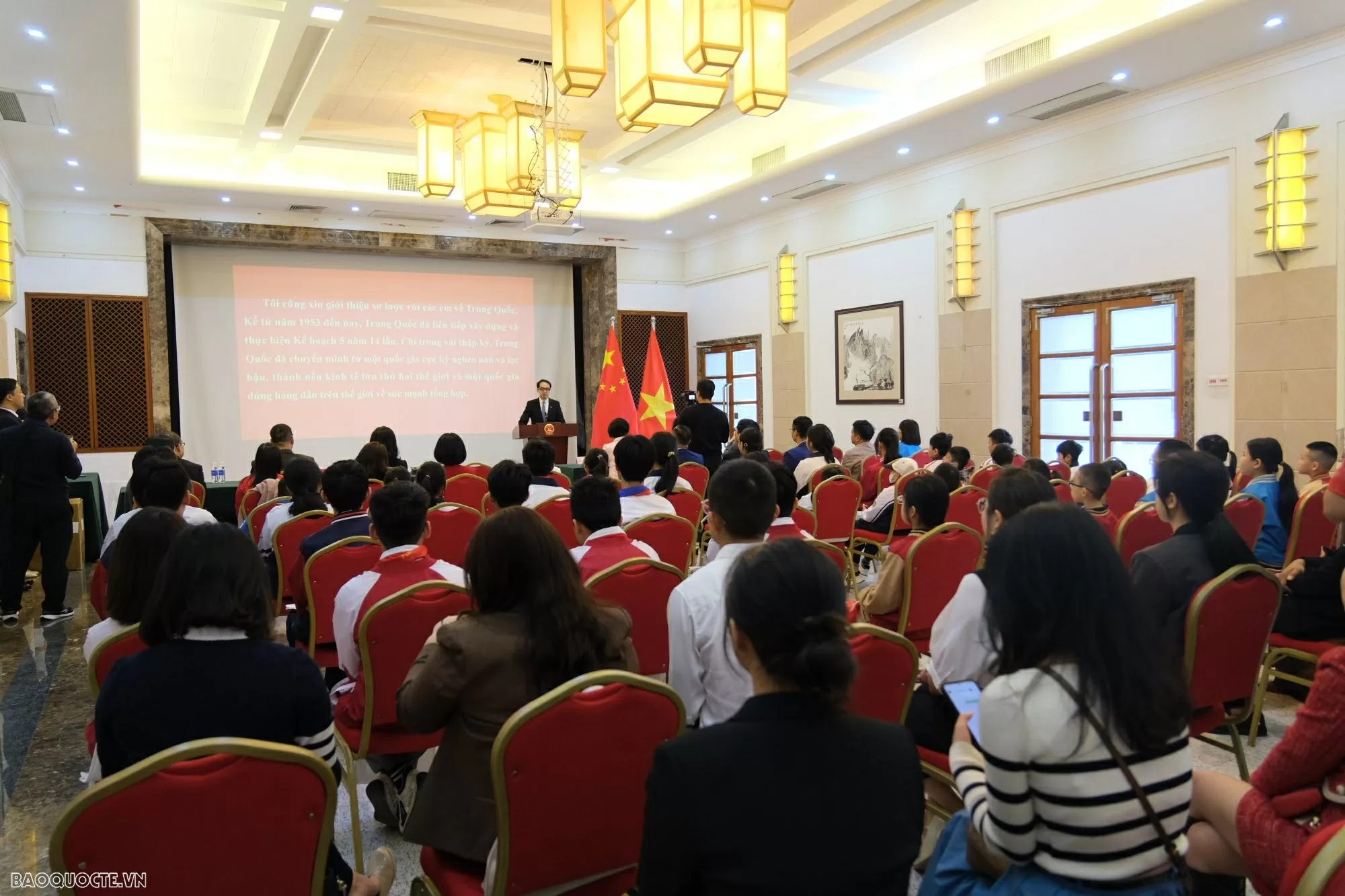 Strengthening Vietnam-China friendship through the thread of education Strengthening Vietnam-China friendship through the thread of education
