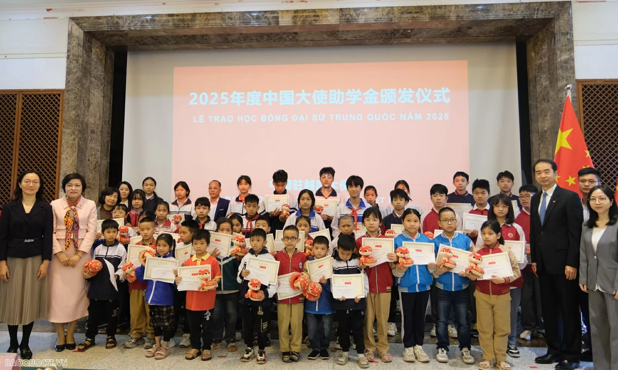 Strengthening Vietnam-China friendship through the thread of education