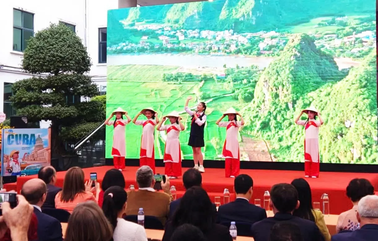 Exhibition 'Everlasting Friendship': A journey of 65 years of Vietnam-Cuba relations Exhibition 'Everlasting Friendship': A journey of 65 years of Vietnam-Cuba relations