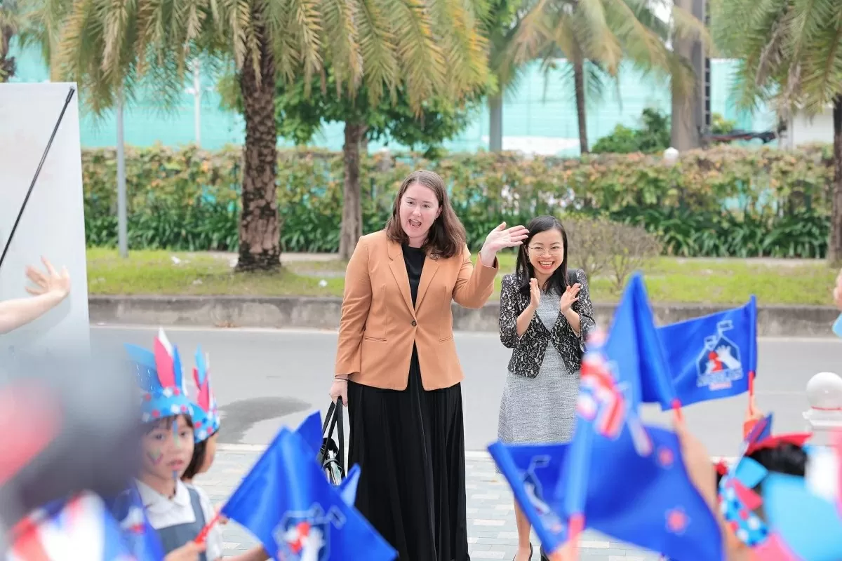 Nicolas students warmly welcome Ms. Rebecca Wood
