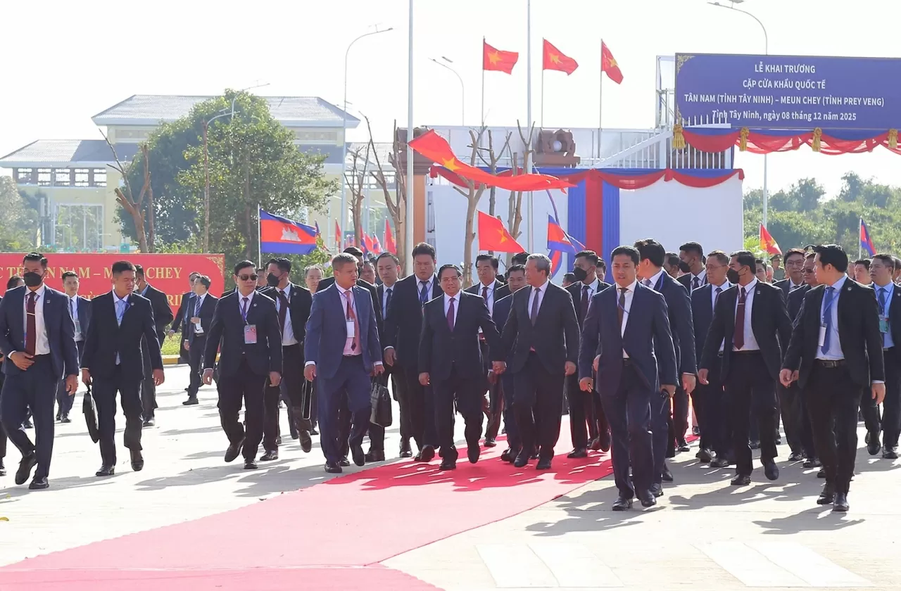 Prime Minister Pham Minh Chinh and Prime Minister Hun Manet inaugurate Tan Nam - Meun Chey International Border Gate Pair
