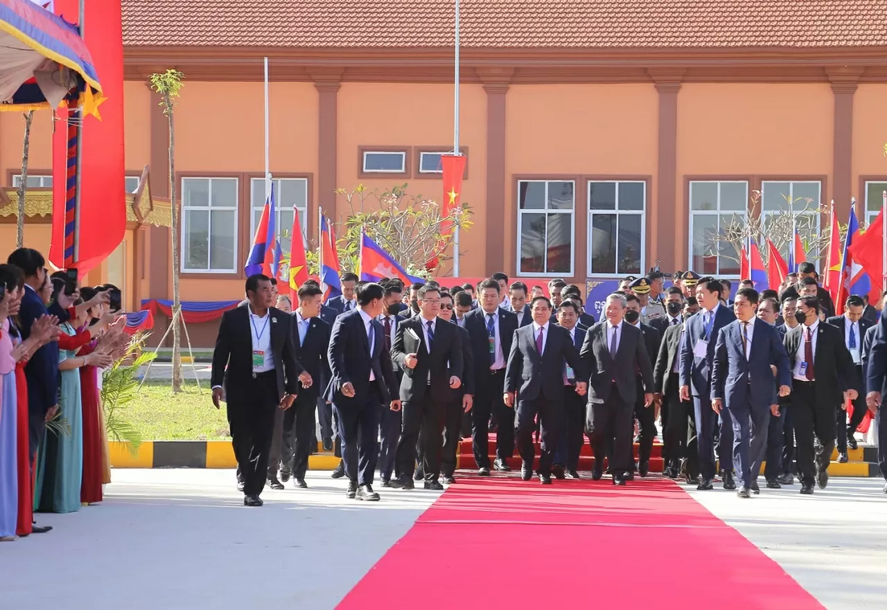 Prime Minister Pham Minh Chinh and Prime Minister Hun Manet inaugurate Tan Nam - Meun Chey International Border Gate Pair