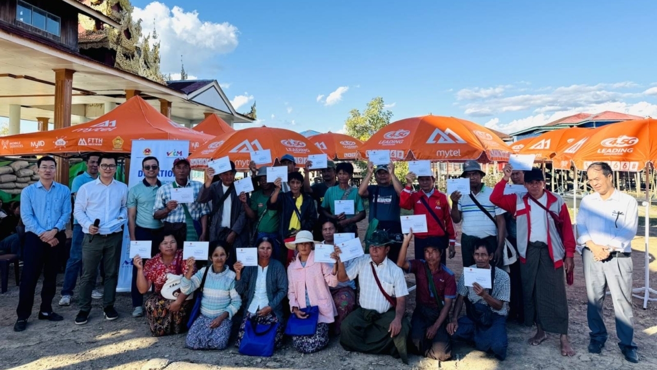 Vietnamese Embassy's charity trip to support the people of Myanmar in South Shan State