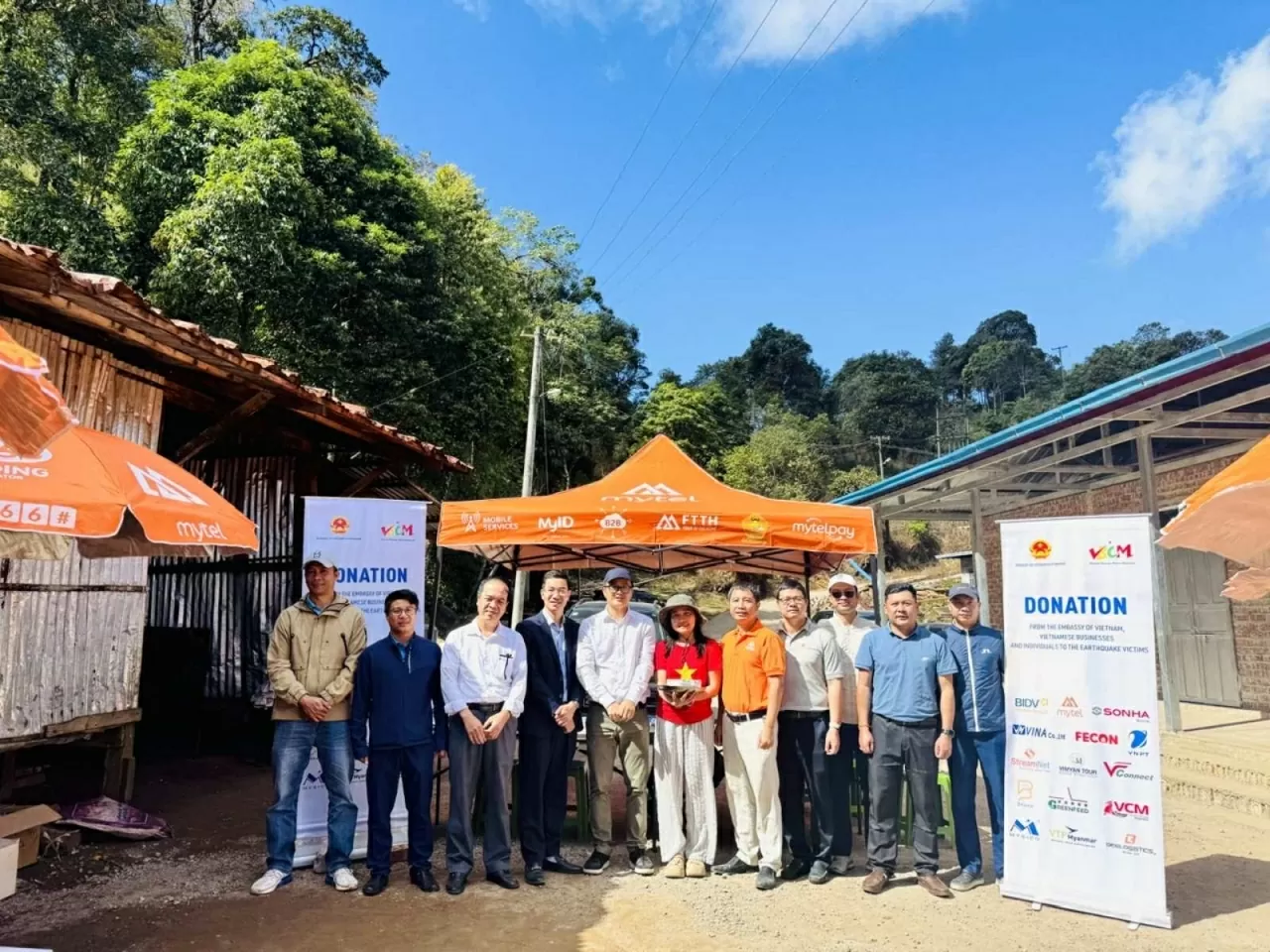 Vietnamese Embassy's charity trip to support the people of Myanmar in South Shan State