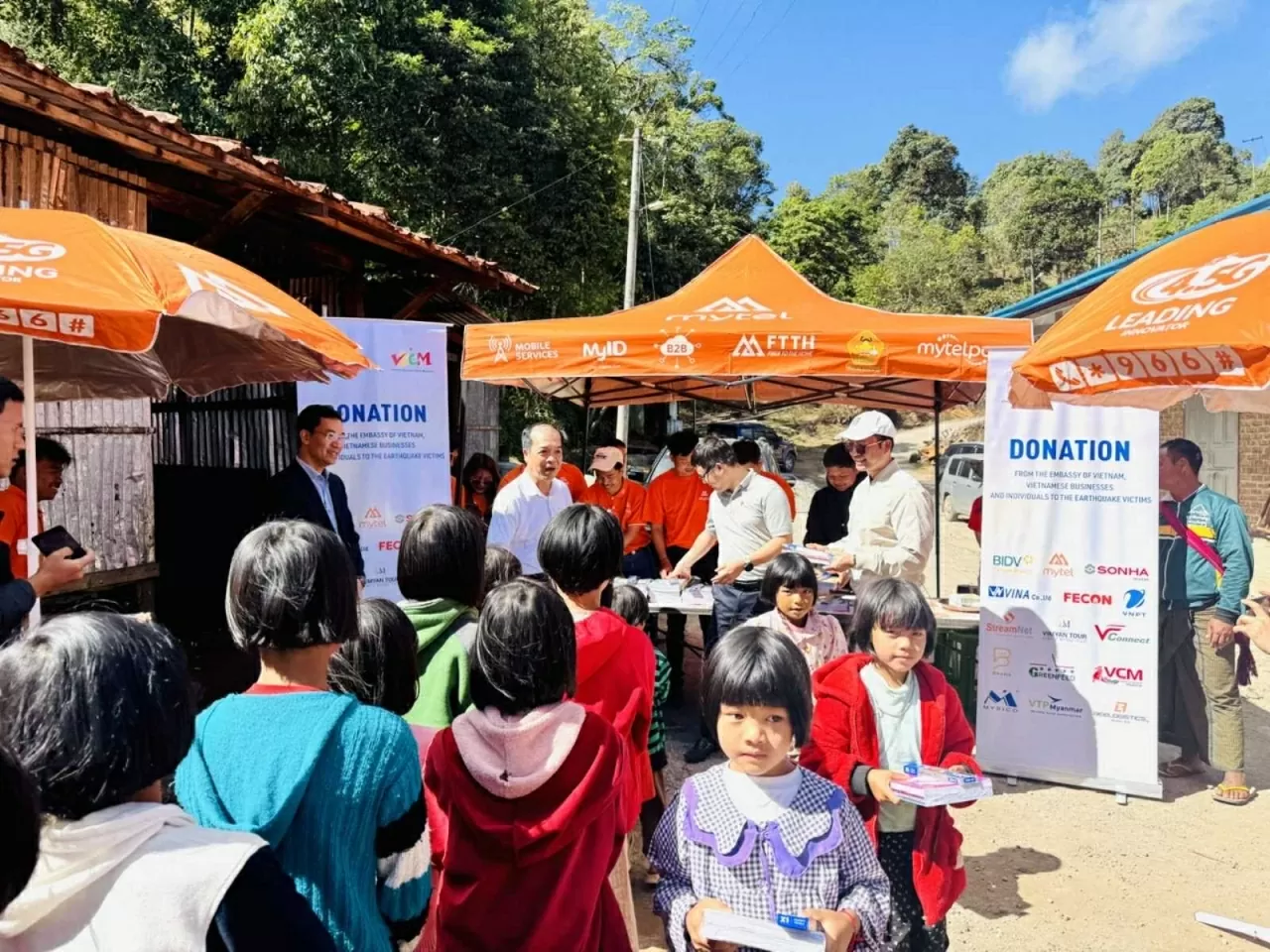 Vietnamese Embassy's charity trip to support the people of Myanmar in South Shan State Vietnamese Embassy's charity trip to support the people of Myanmar in South Shan State