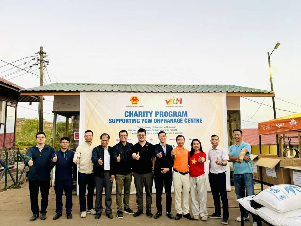 Vietnamese Embassy's charity trip to support the people of Myanmar in South Shan State Vietnamese Embassy's charity trip to support the people of Myanmar in South Shan State