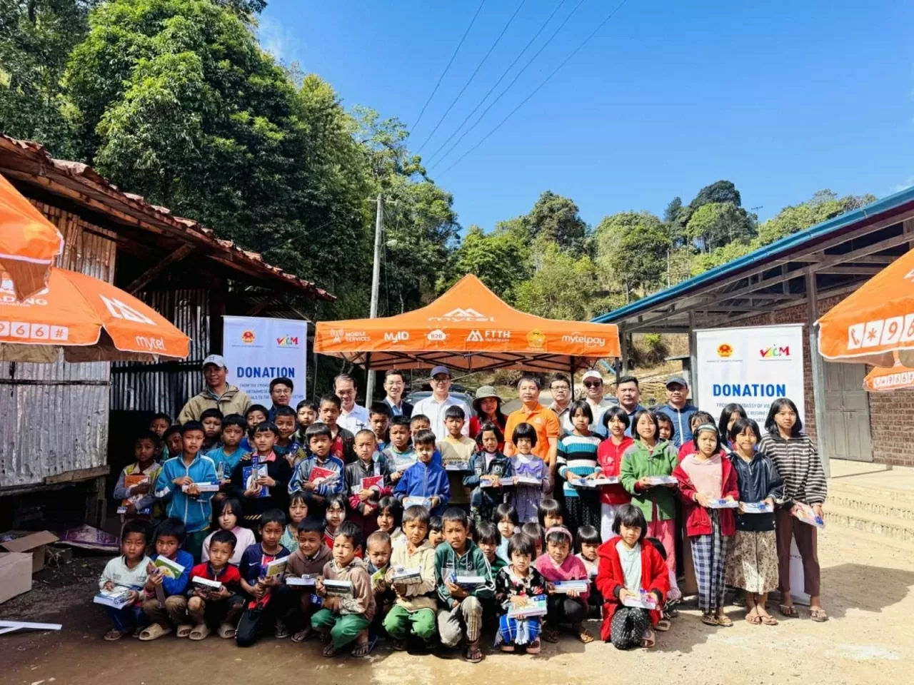 Vietnamese Embassy's charity trip to support the people of Myanmar in South Shan State Vietnamese Embassy's charity trip to support the people of Myanmar in South Shan State