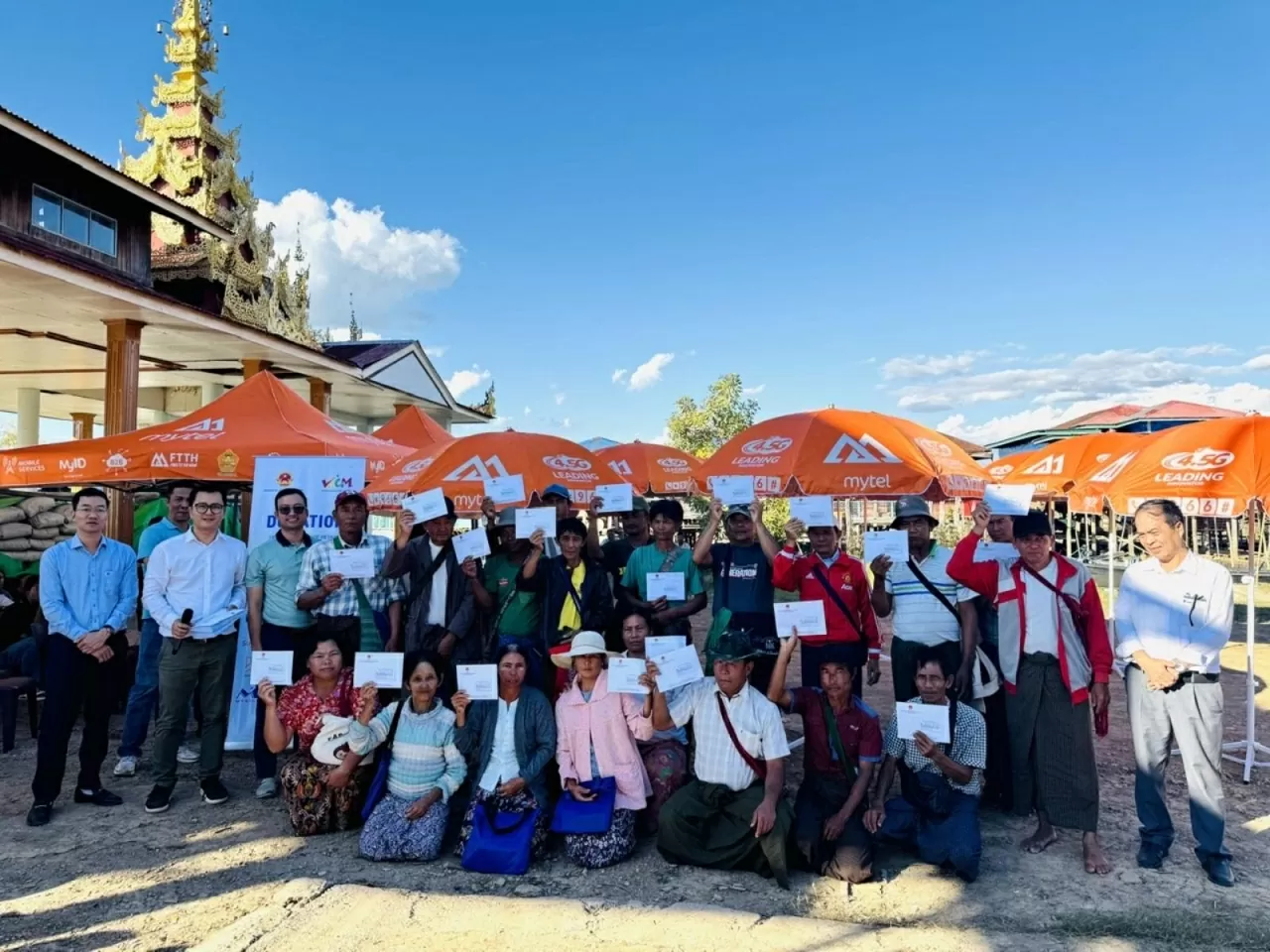 Vietnamese Embassy's charity trip to support the people of Myanmar in South Shan State