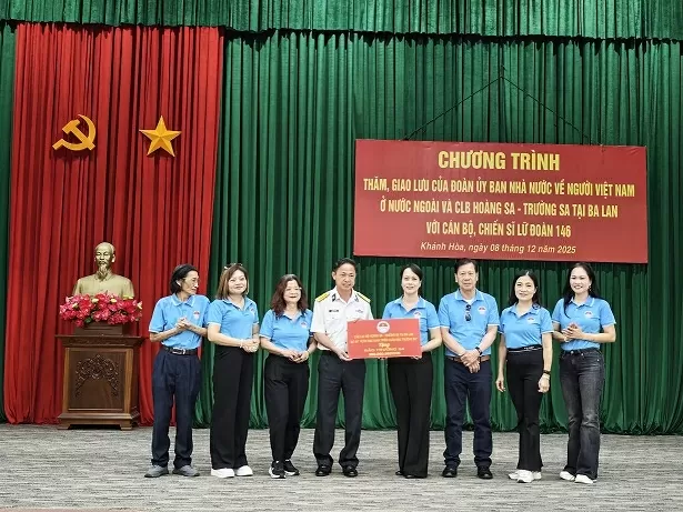 Vietnamese community in Poland donates green vegetable garden to Truong Sa Lon Island