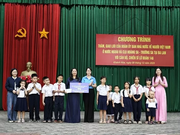 Vietnamese community in Poland donates green vegetable garden to Truong Sa Lon Island