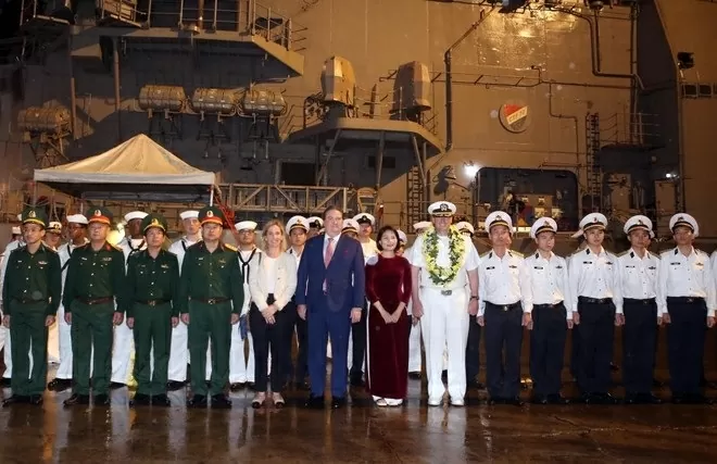 US naval ships dock in Da Nang for four-day visit