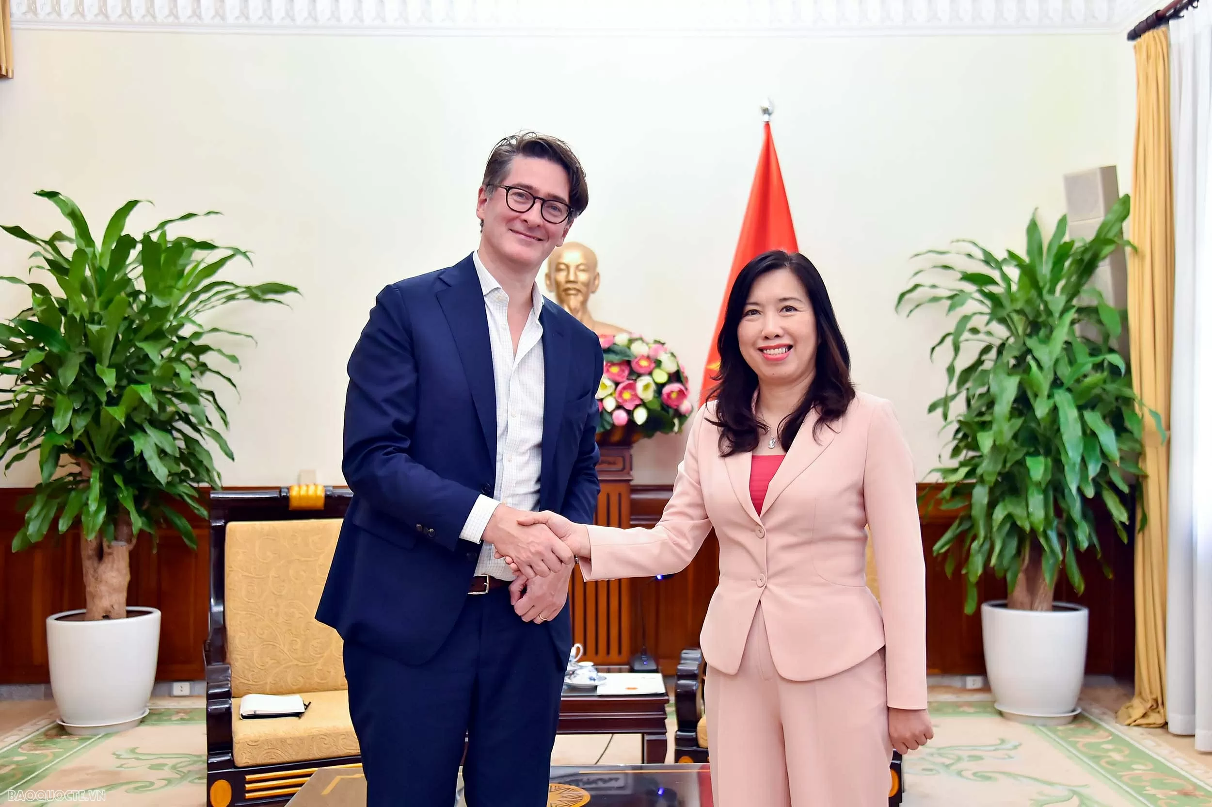 Vietnam-Bloomberg strengthen media cooperation, promote Vietnam's Image: Deputy FM Le Thi Thu Hang