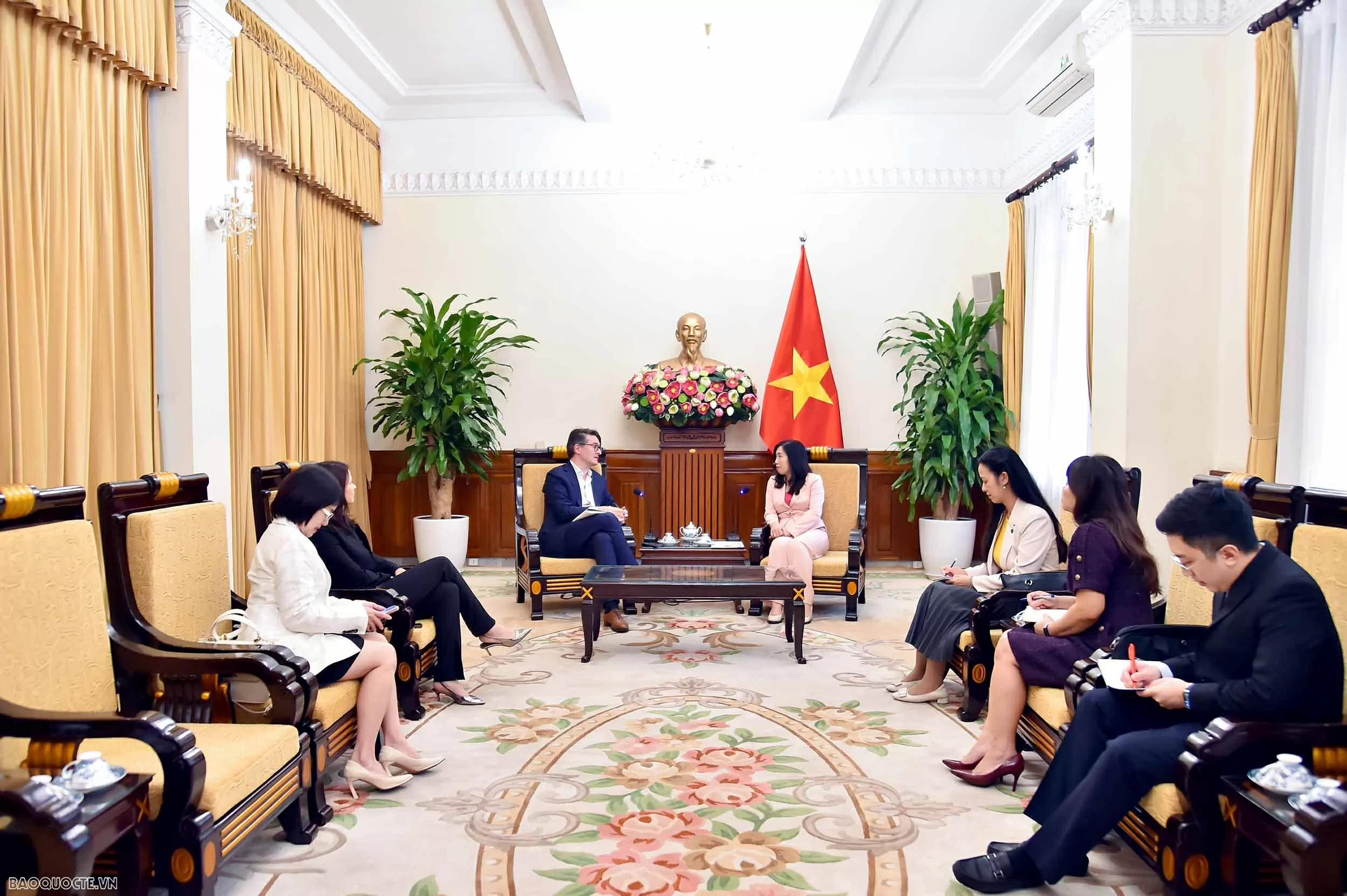 Vietnam-Bloomberg strengthen media cooperation, promote Vietnam's Image: Deputy FM Le Thi Thu Hang