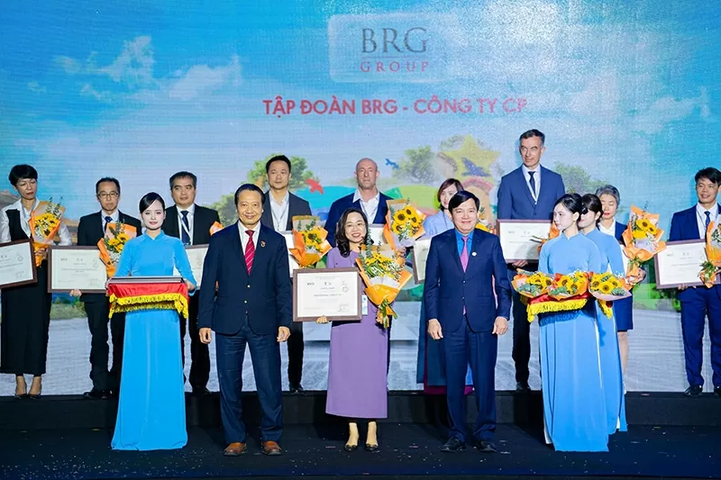 BRG Group honoured as Vietnam's sustainable enterprise for the fifth consecutive time BRG Group honoured as Vietnam's sustainable enterprise for the fifth consecutive time