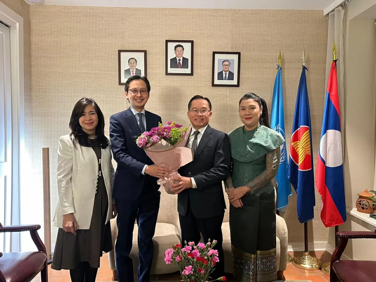 Vietnam's Permanent Mission to the United Nations congratulates Laos on 50th National Day Vietnam's Permanent Mission to the United Nations congratulates Laos on 50th National Day