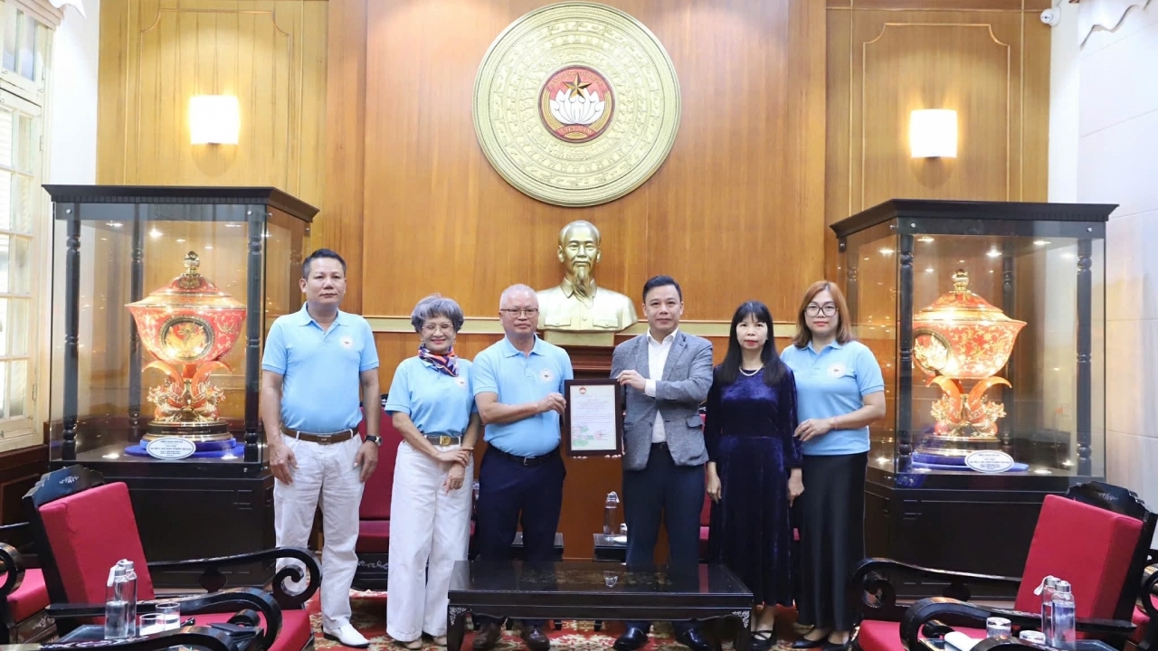 Vietnamese in Czech Republic donate over 10 billion VND to storm-affected people