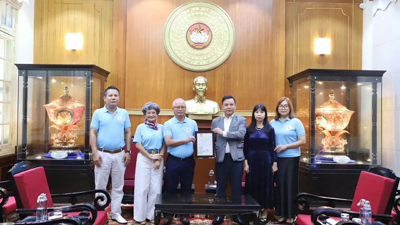 Vietnamese in Czech Republic donate over 10 billion VND to storm-affected people