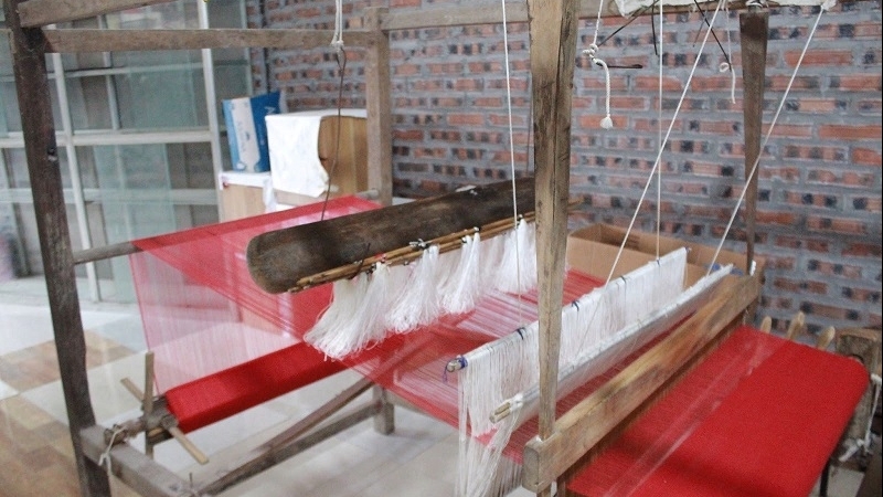 Holding on to the thread of traditional brocade weaving in Mai Chau