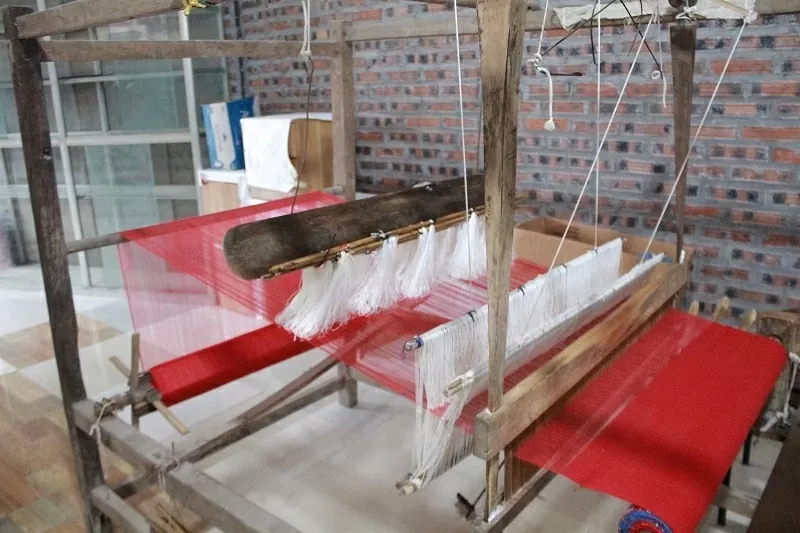 Holding on to the thread of traditional brocade weaving in Mai Chau