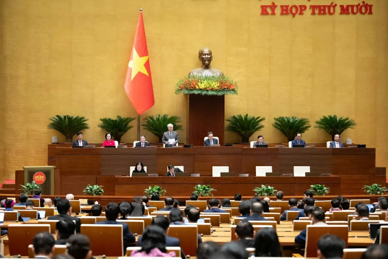 NA adopts Resolution with key national decisions at the 10th session, 15th National Assembly