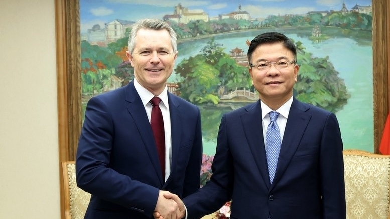 Deputy PM Le Thanh Long receives Australian Minister for Education Jason Clare in Hanoi
