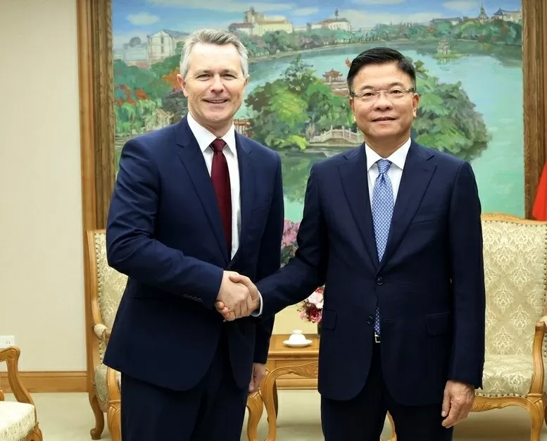 Deputy PM Le Thanh Long receives Australian Minister for Education Jason Clare in Hanoi