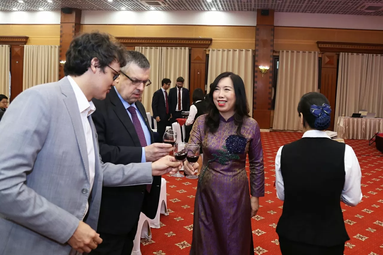 Ministry of Foreign Affairs meets foreign press: Promoting the image of a dynamic, integrated, and developing Vietnam Ministry of Foreign Affairs meets foreign press: Promoting the image of a dynamic, integrated, and developing Vietnam