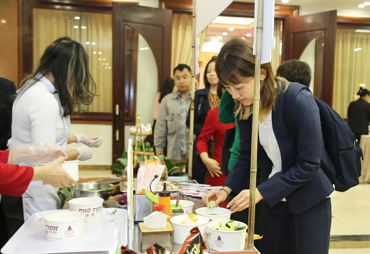 Ministry of Foreign Affairs meets foreign press: Promoting the image of a dynamic, integrated, and developing Vietnam Ministry of Foreign Affairs meets foreign press: Promoting the image of a dynamic, integrated, and developing Vietnam