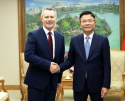 Deputy PM Le Thanh Long receives Australian Minister for Education Jason Clare in Hanoi