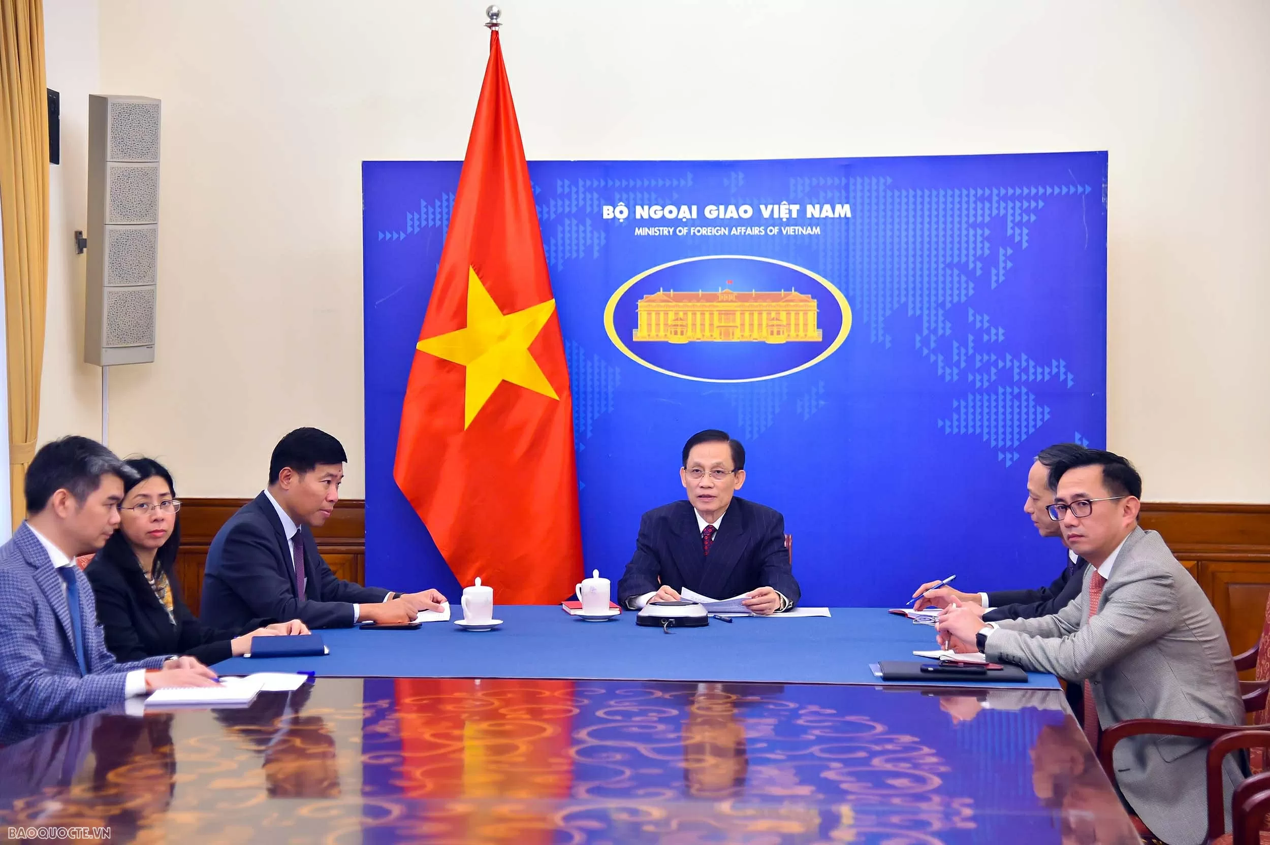 Foreign Minister Le Hoai Trung holds phone talks with Lao Foreign Minister Thongsavanh Phomvihane Foreign Minister Le Hoai Trung holds phone talks with Lao Foreign Minister Thongsavanh Phomvihane