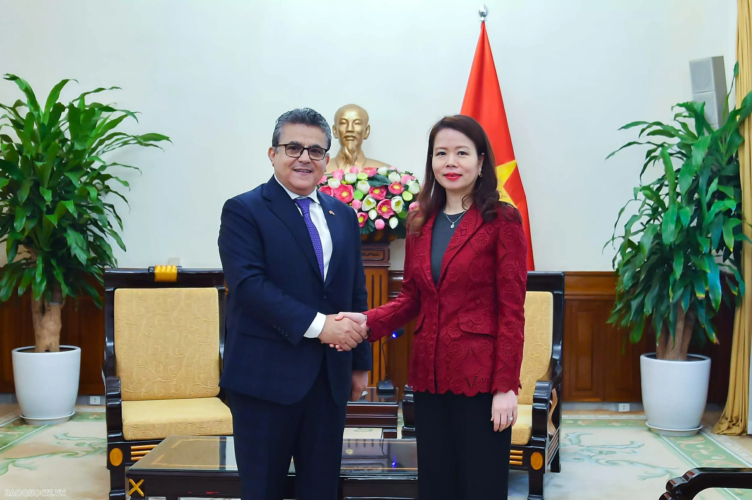 Deputy FM Nguyen Minh Hang welcomes Palestinian delegation attending training course at Diplomatic Academy of Vietnam