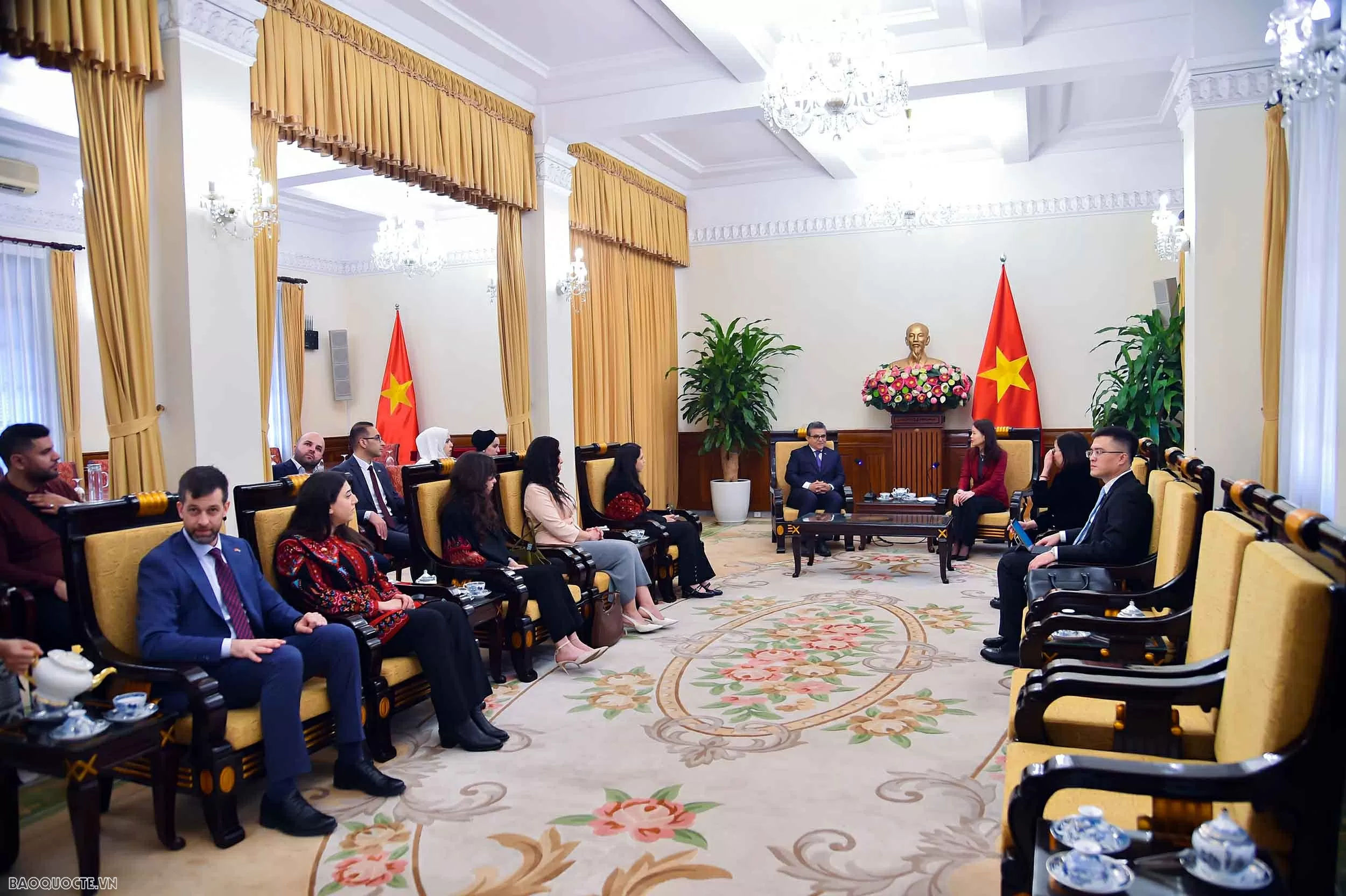 Deputy FM Nguyen Minh Hang welcomes Palestinian delegation attending training course at Diplomatic Academy of Vietnam