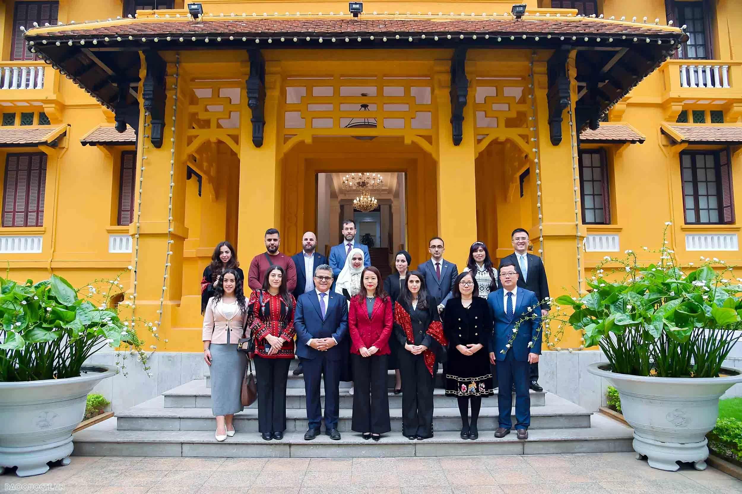 Deputy FM Nguyen Minh Hang welcomes Palestinian delegation attending training course at Diplomatic Academy of Vietnam
