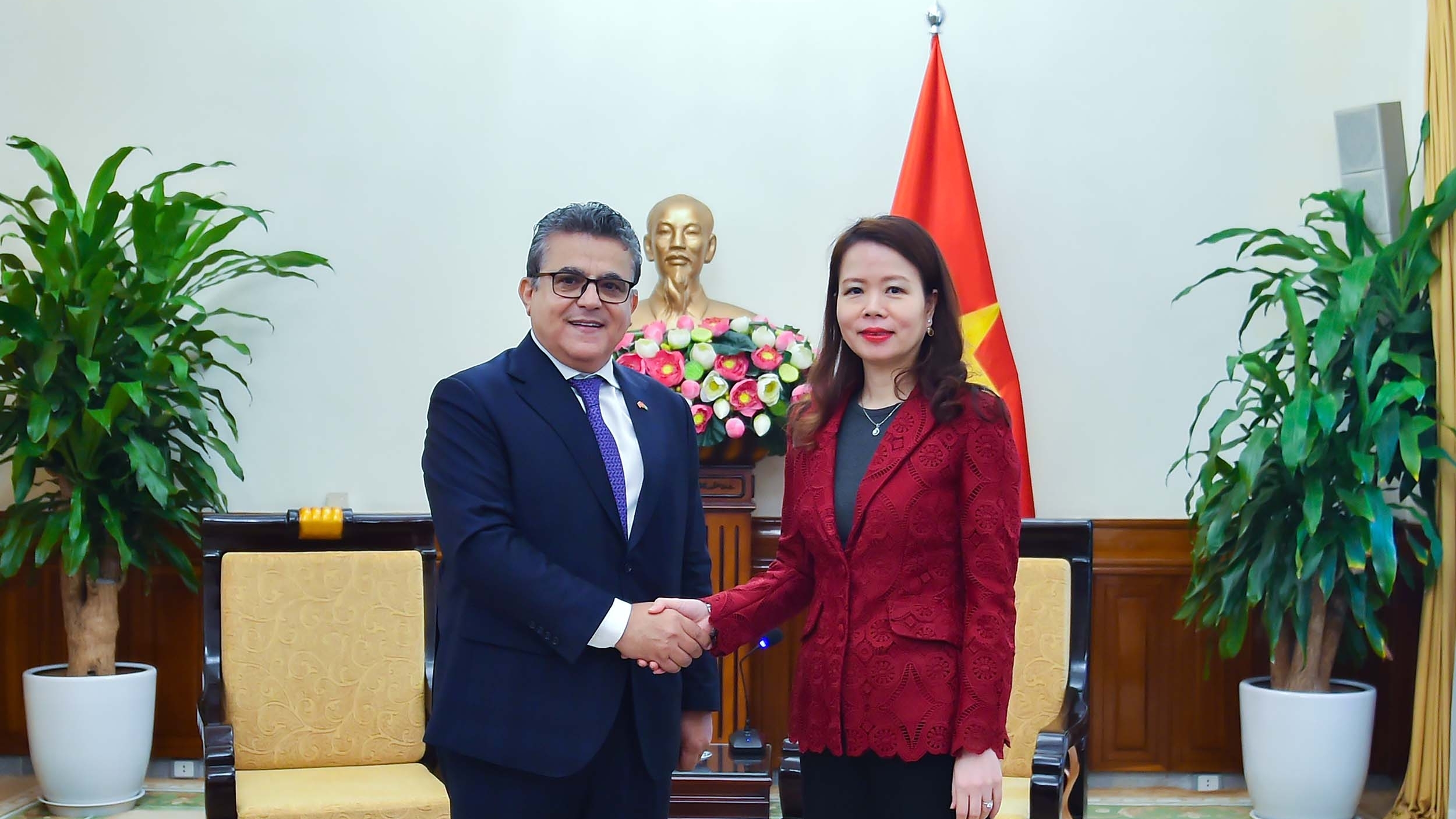 Deputy FM Nguyen Minh Hang welcomes Palestinian delegation attending training course at Diplomatic Academy of Vietnam