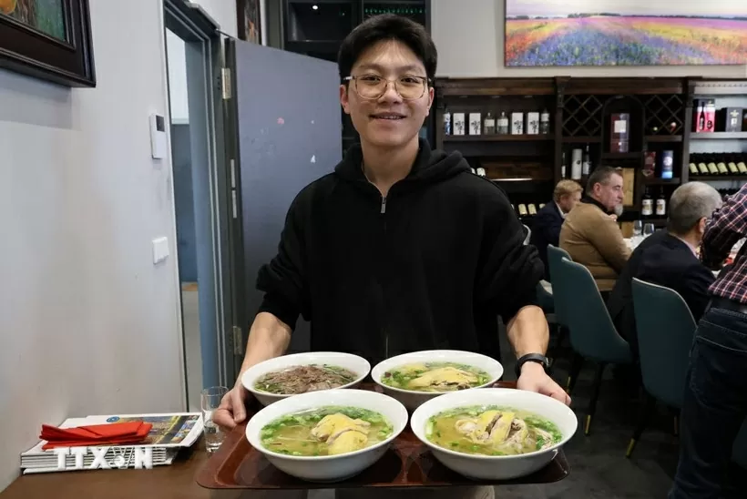 Introducing Vietnamese Pho to German friends Introducing Vietnamese Pho to German friends