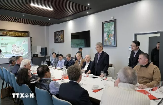 Introducing Vietnamese Pho to German friends Introducing Vietnamese Pho to German friends