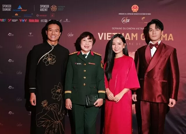 Director Dang Thai Huyen (second from left) and actors of 'Red Rain'. (Source: VFDA)