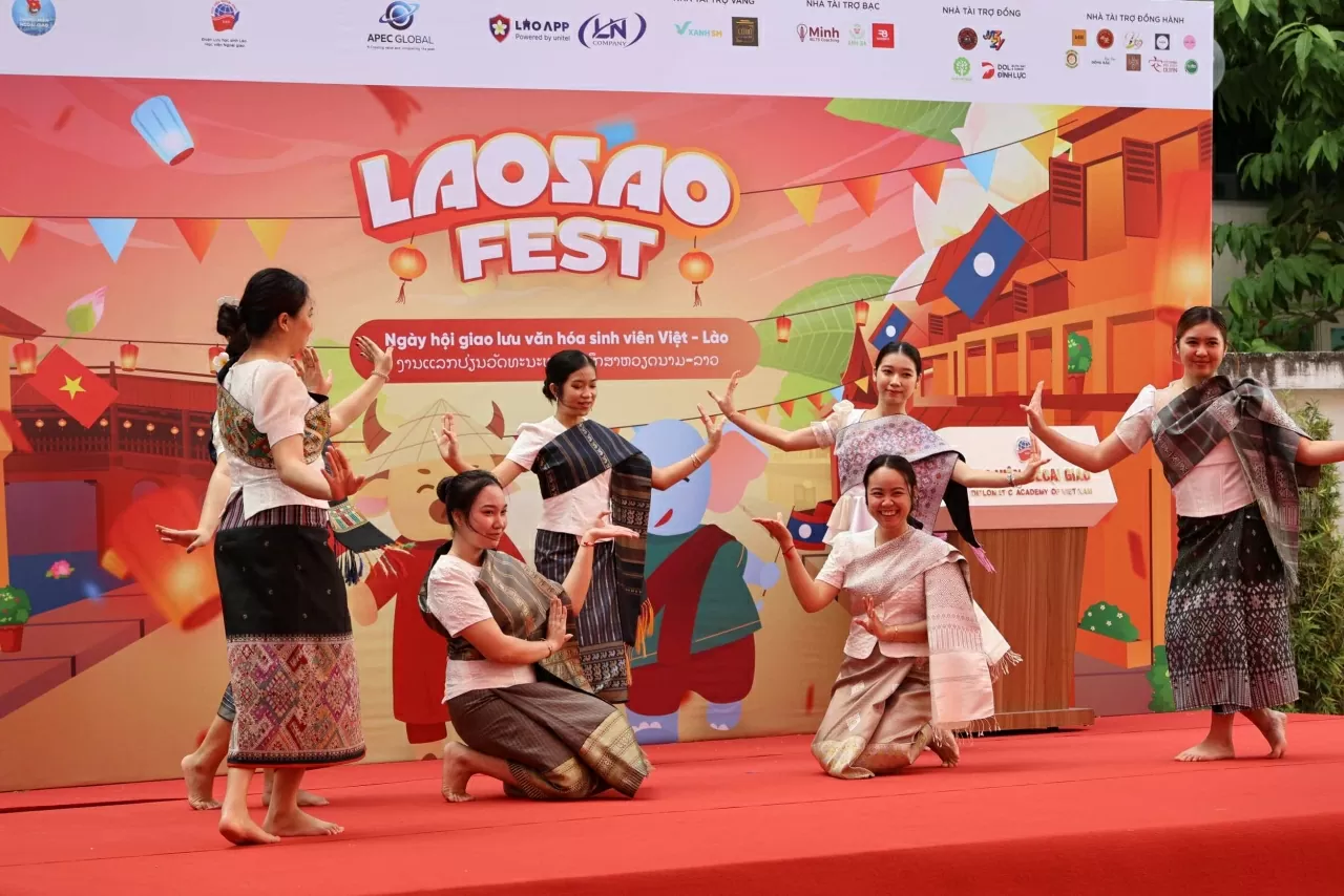 Young generation contributes to fostering the great friendship and special solidarity between Vietnam and Laos