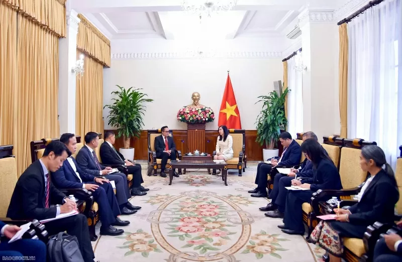 Deputy FM Le Thi Thu Hang welcomes delegation from the Press Department, Lao Ministry of Foreign Affairs