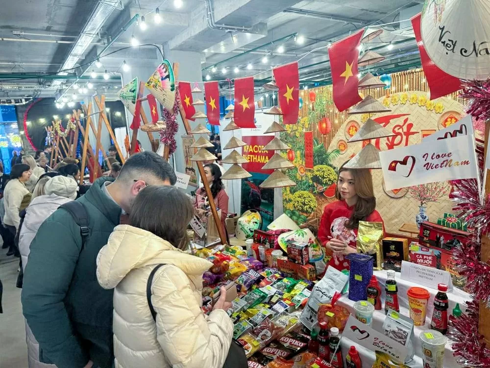Vietnam participates in Minsk International Charity Christmas Fair 2025