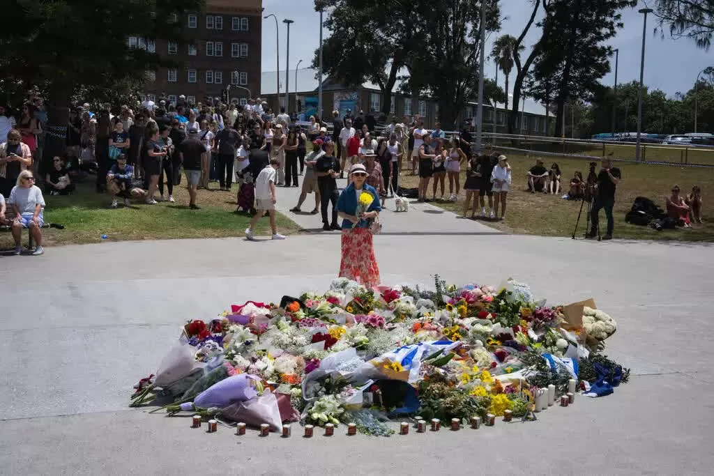Condolences extended to Australian leaders over the shooting at Bondi Beach