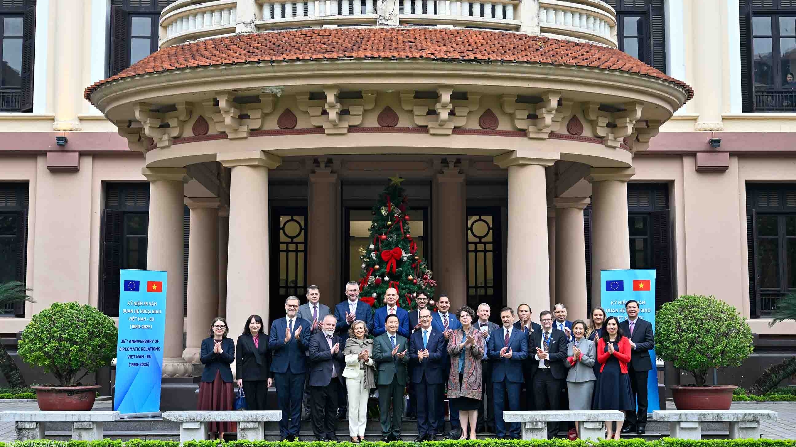 Deputy Prime Minister Tran Hong Ha receives EU diplomats in Vietnam