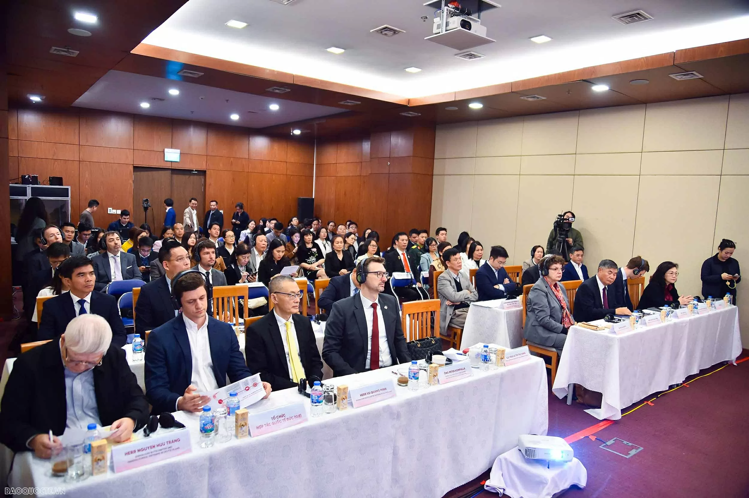 Deputy FM Le Thi Thu Hang attends seminar marking 50 years of Vietnam-Germany diplomatic relations