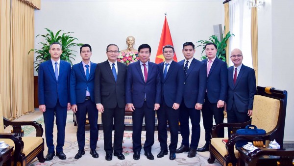 Deputy Foreign Minister Nguyen Manh Cuong receives Lao Consul General in Da Nang