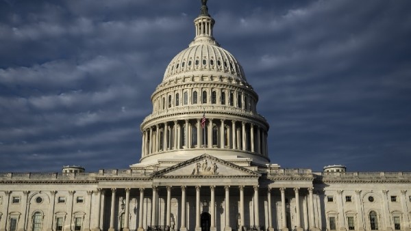 Mỹ: Quốc hội thông qua dự luật quốc phòng kỷ lục, đối lập với Tổng thống Trump trong thái độ với châu Âu, chi gần 1 tỷ USD cho Ukraine